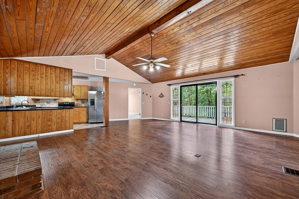 1076 Riverview Drive
