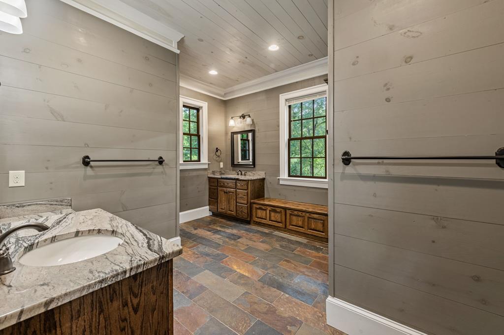 290 Old Anderson Creek