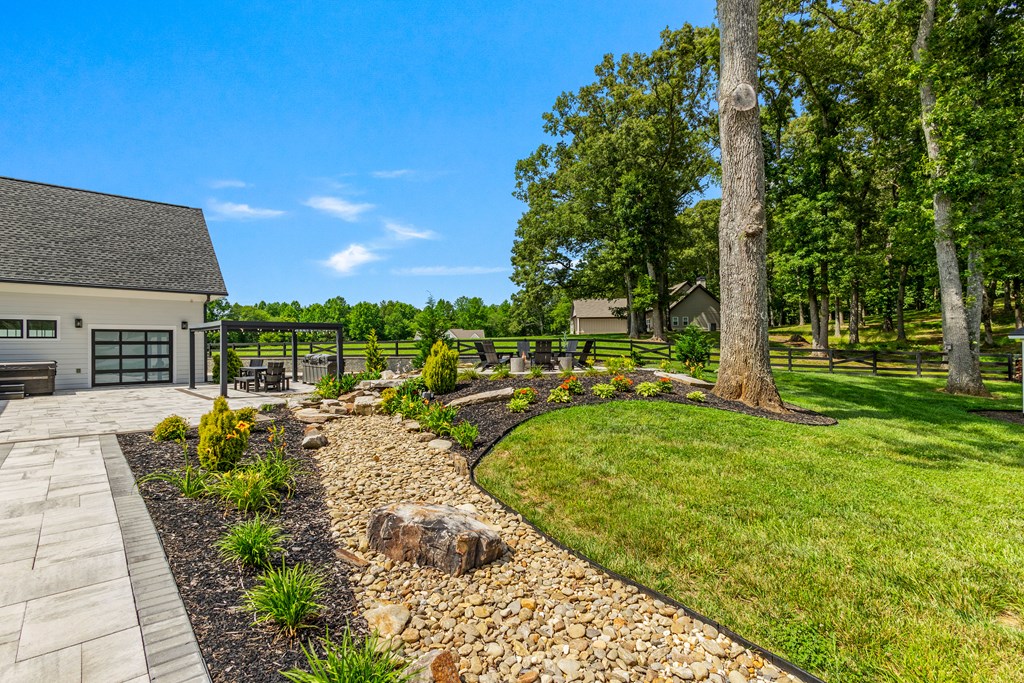 24 Farmland Ct