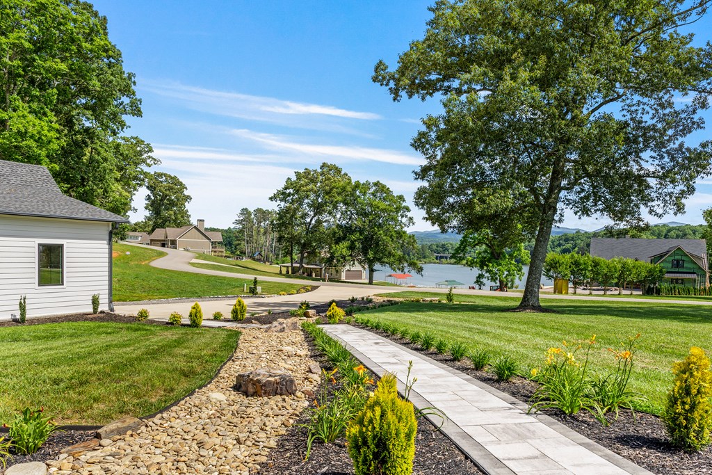 24 Farmland Ct