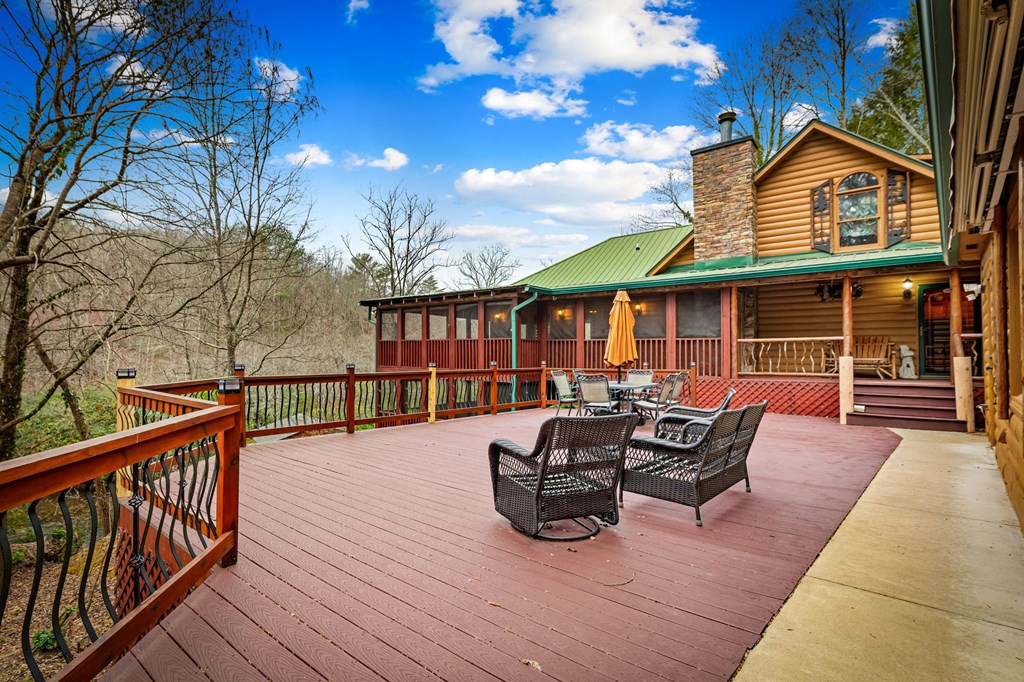 120 North Riverview Ln