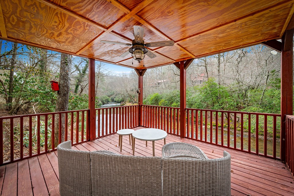 120 North Riverview Ln