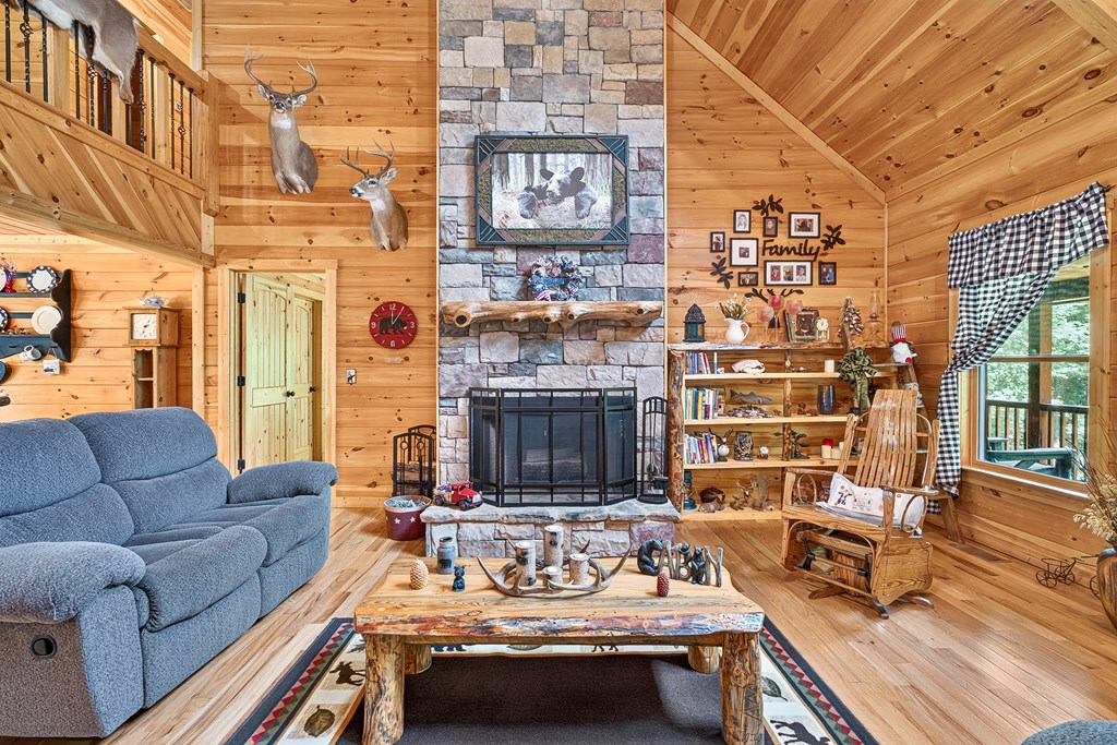 408 Mountain Creek Way