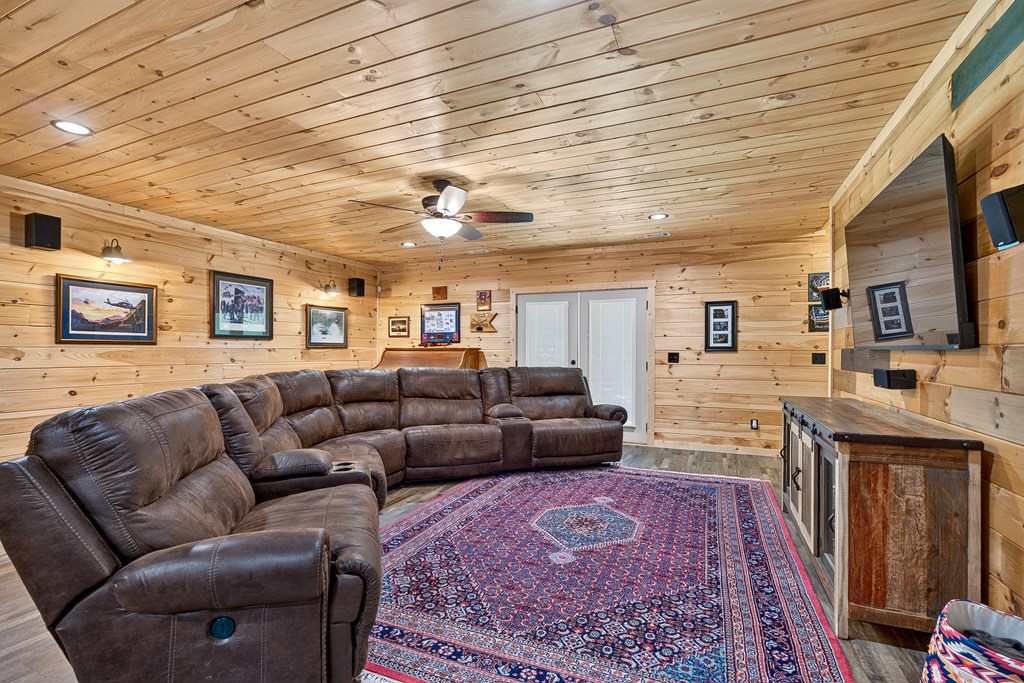 408 Mountain Creek Way