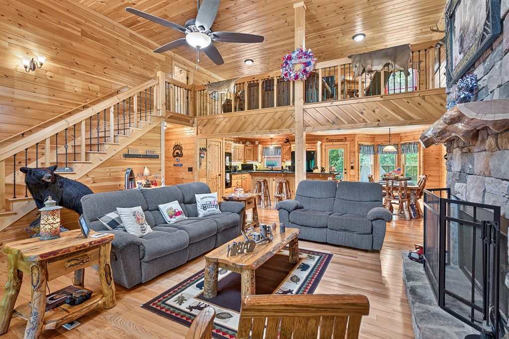 408 Mountain Creek Way