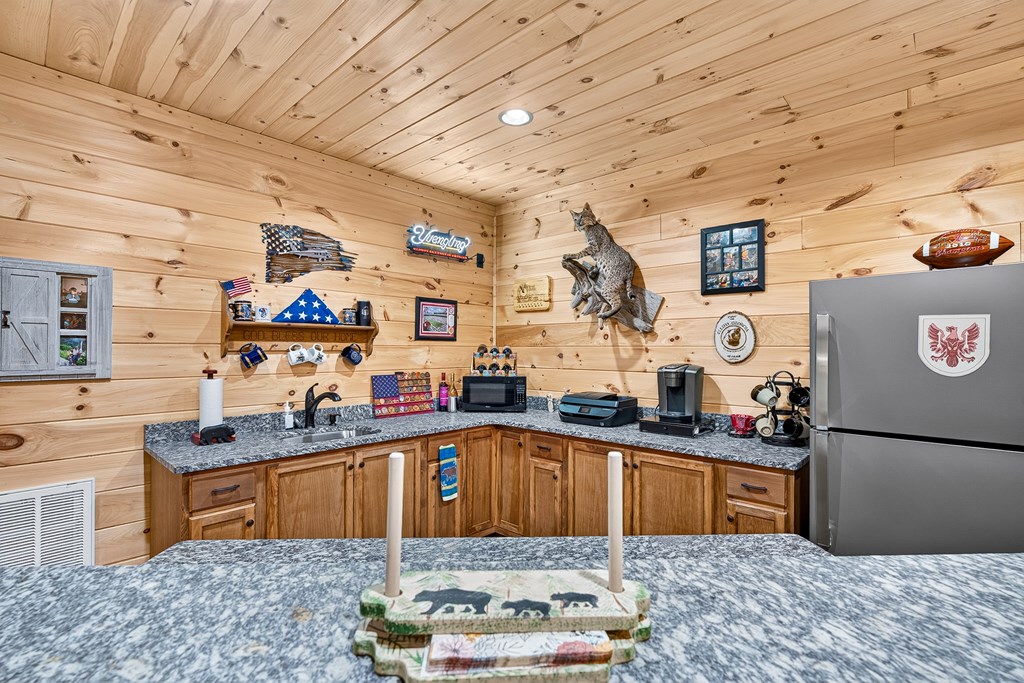 408 Mountain Creek Way