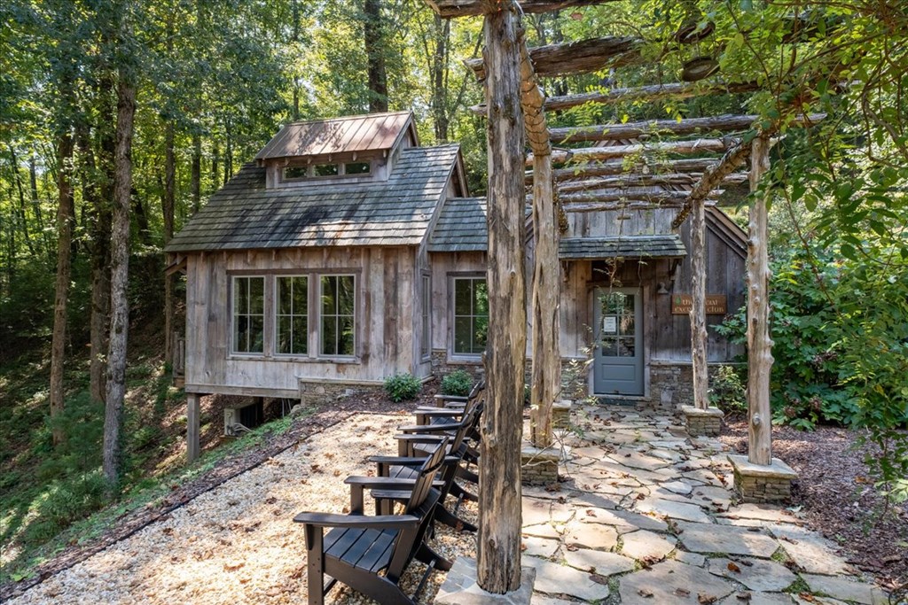 207 Utana Bluffs Trail
