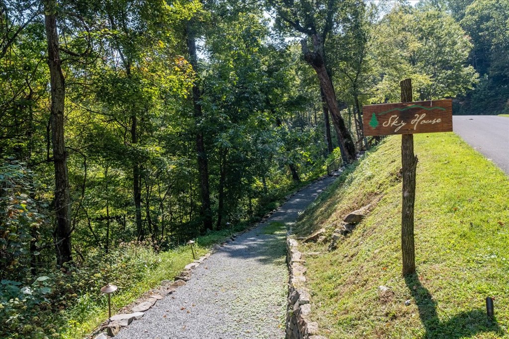 207 Utana Bluffs Trail