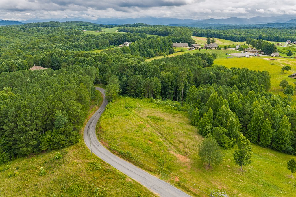 2027 Pleasant Valley Road