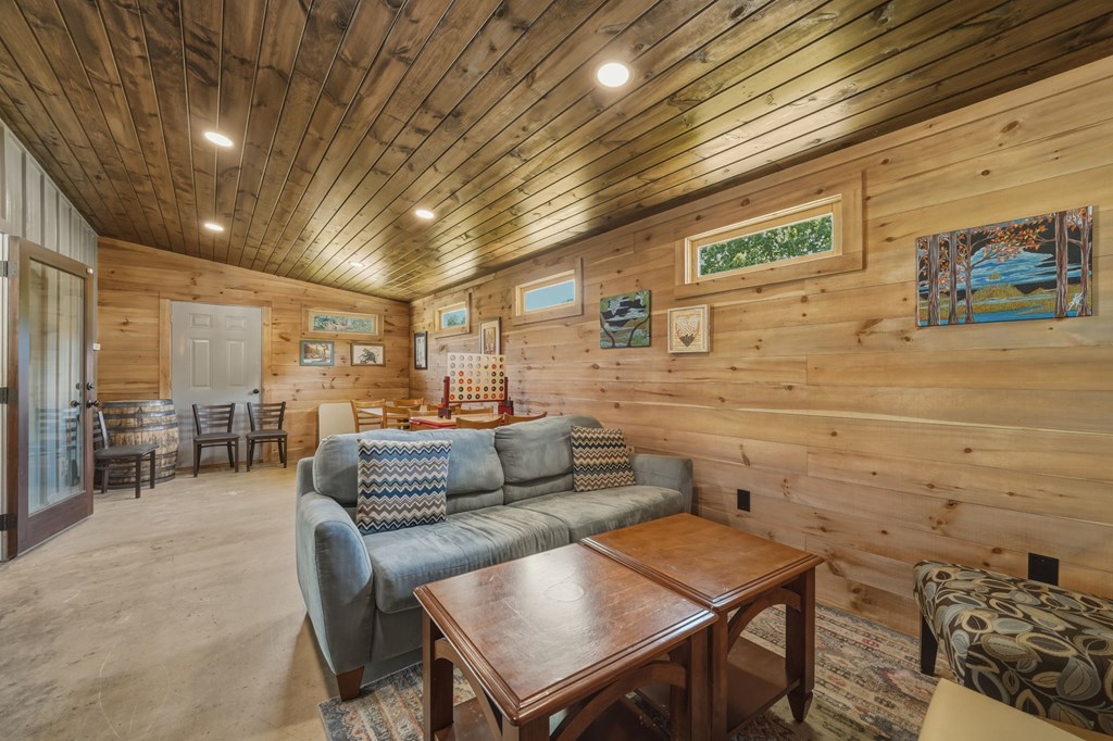 2317 Hwy 382