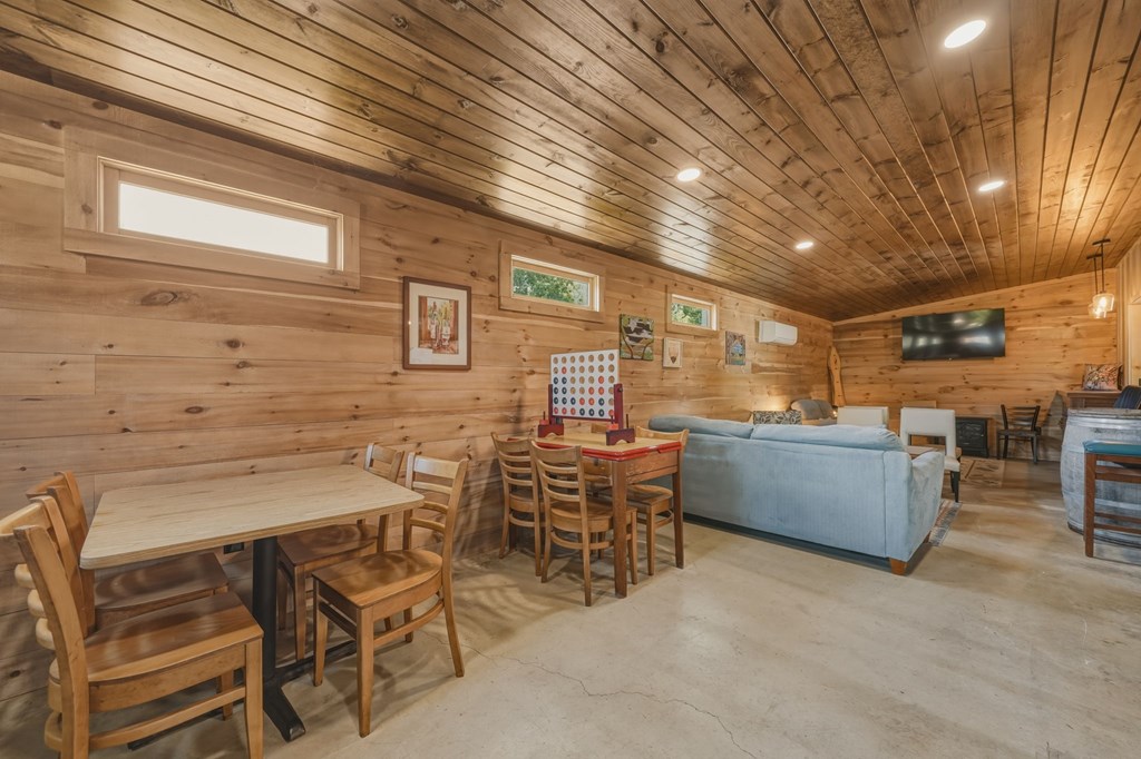 2317 Hwy 382