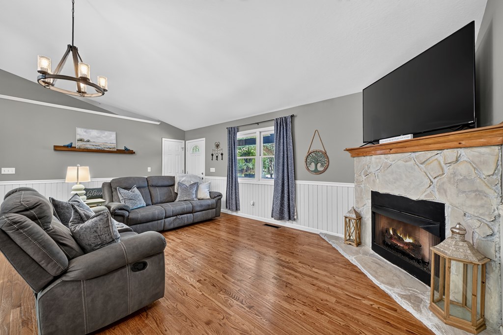 199 Hillsdale Drive