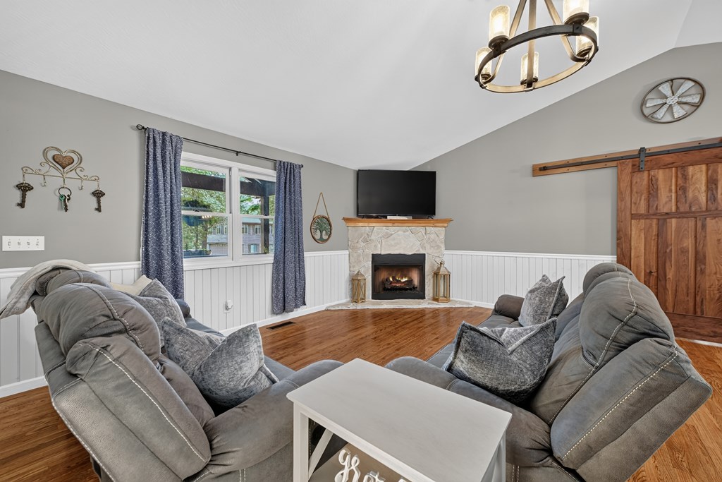 199 Hillsdale Drive