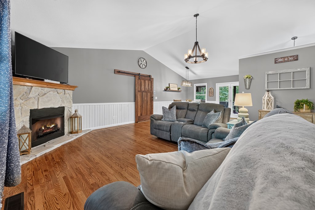 199 Hillsdale Drive