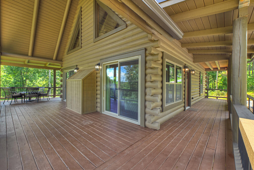 196 N Jakes Landing Way
