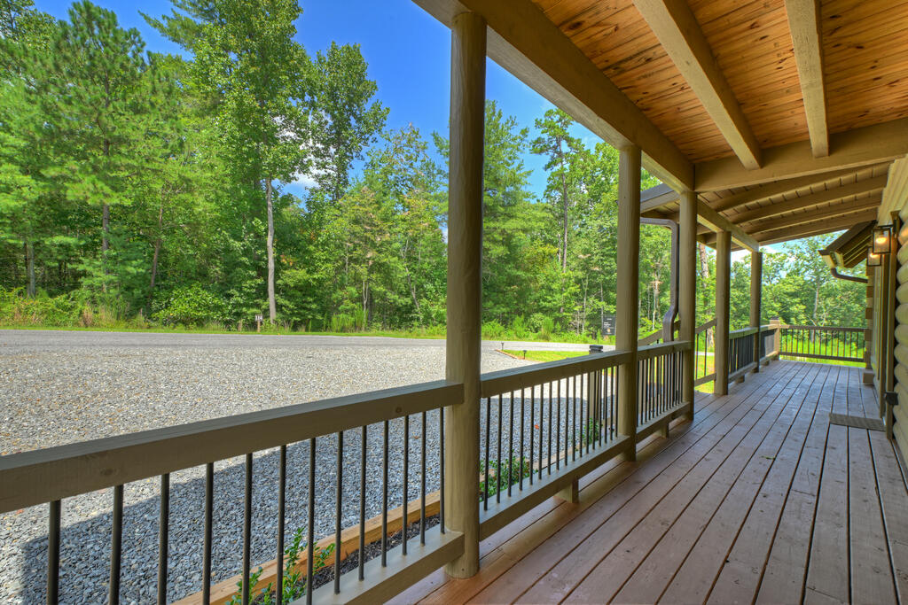 196 N Jakes Landing Way