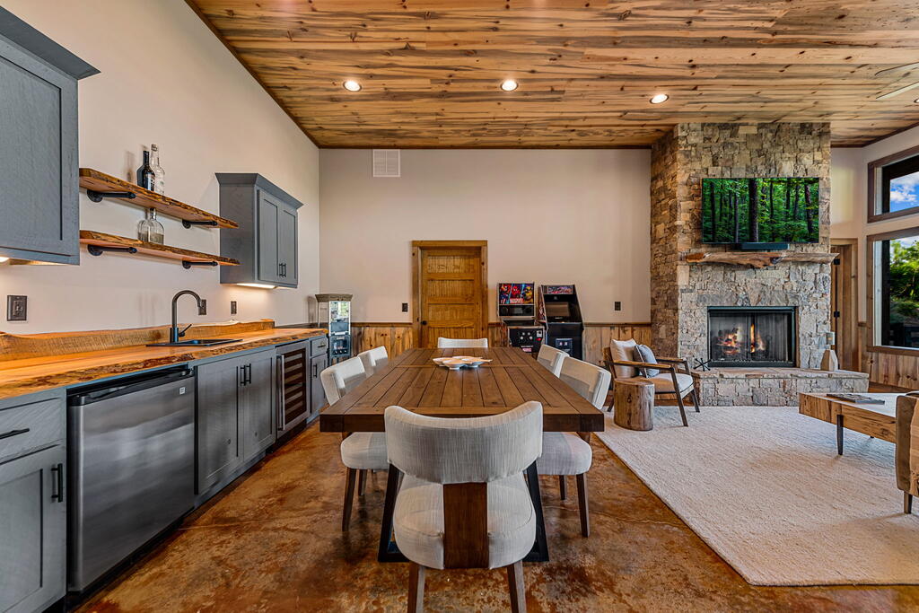 107 Fish Tale Cove