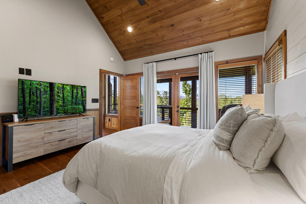 107 Fish Tale Cove