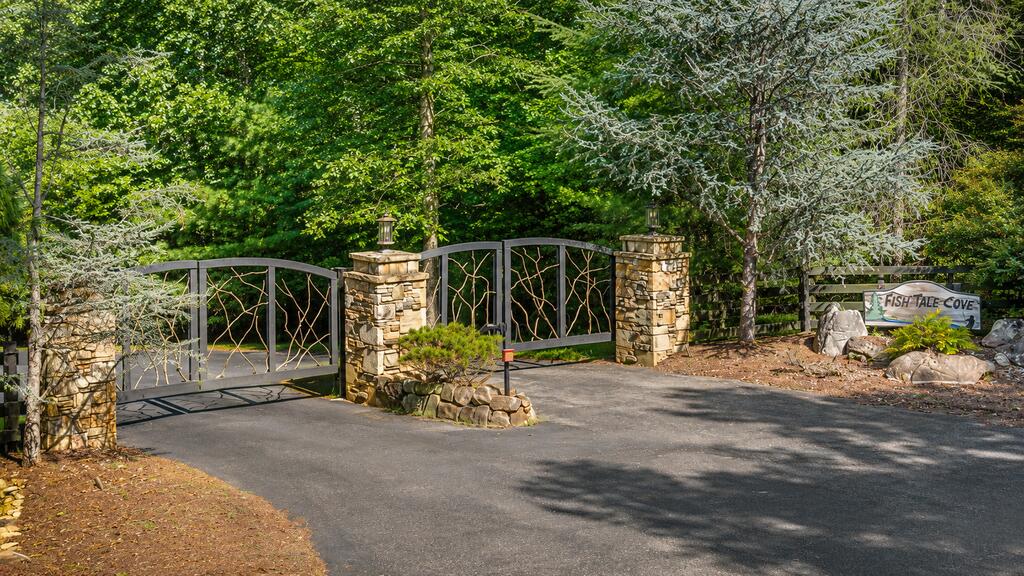 107 Fish Tale Cove