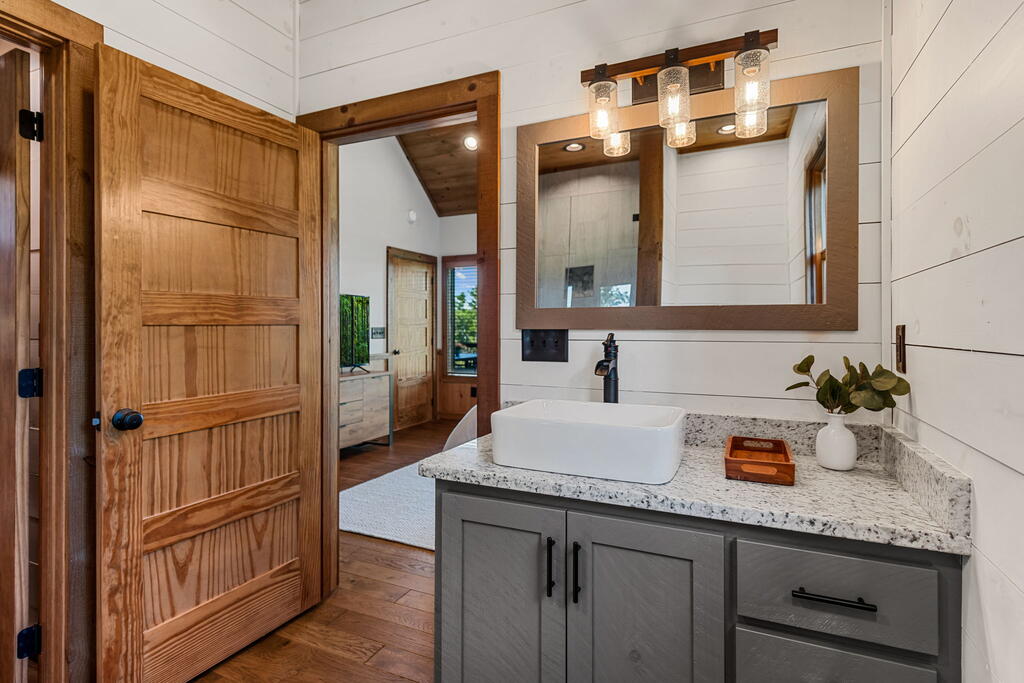 107 Fish Tale Cove