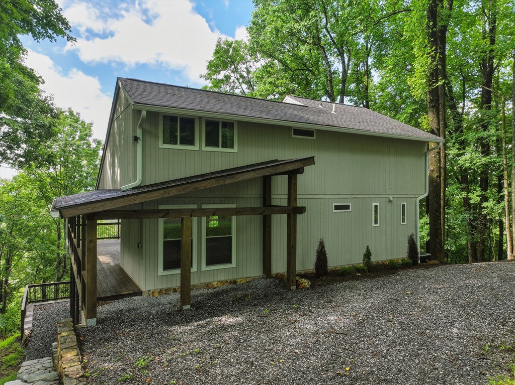 1220 Walnut Ridge
