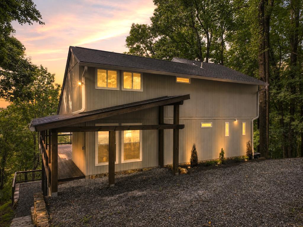 1220 Walnut Ridge