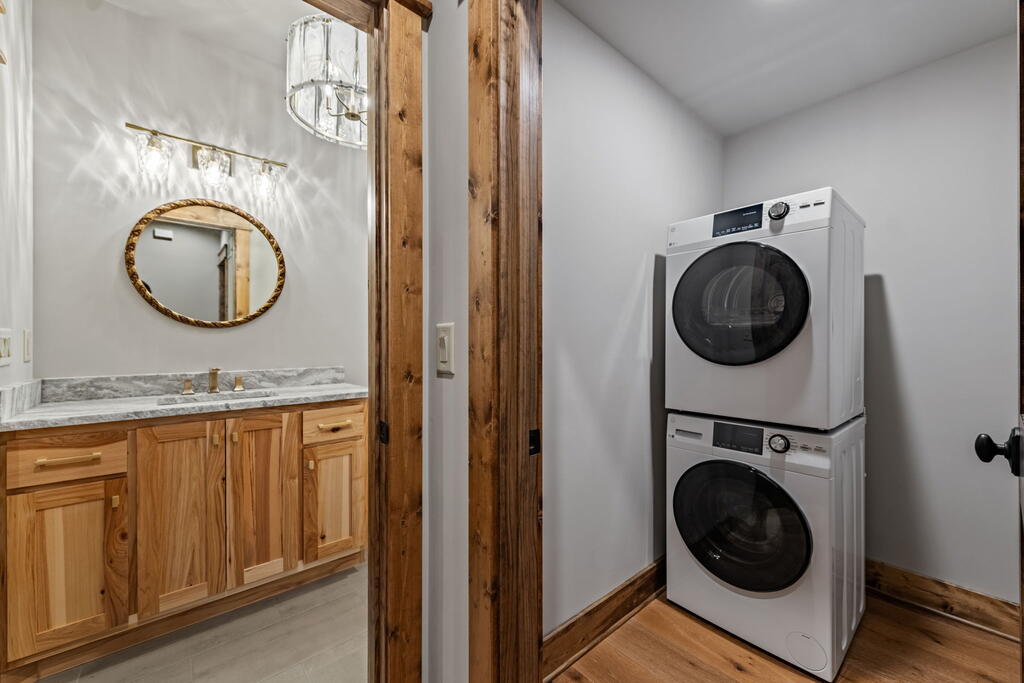 380 Utana Bluffs Trail