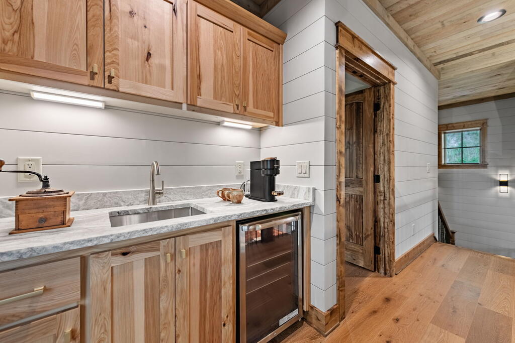 380 Utana Bluffs Trail