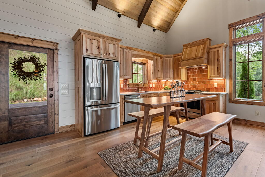 380 Utana Bluffs Trail