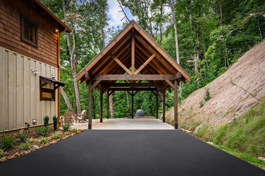 380 Utana Bluffs Trail