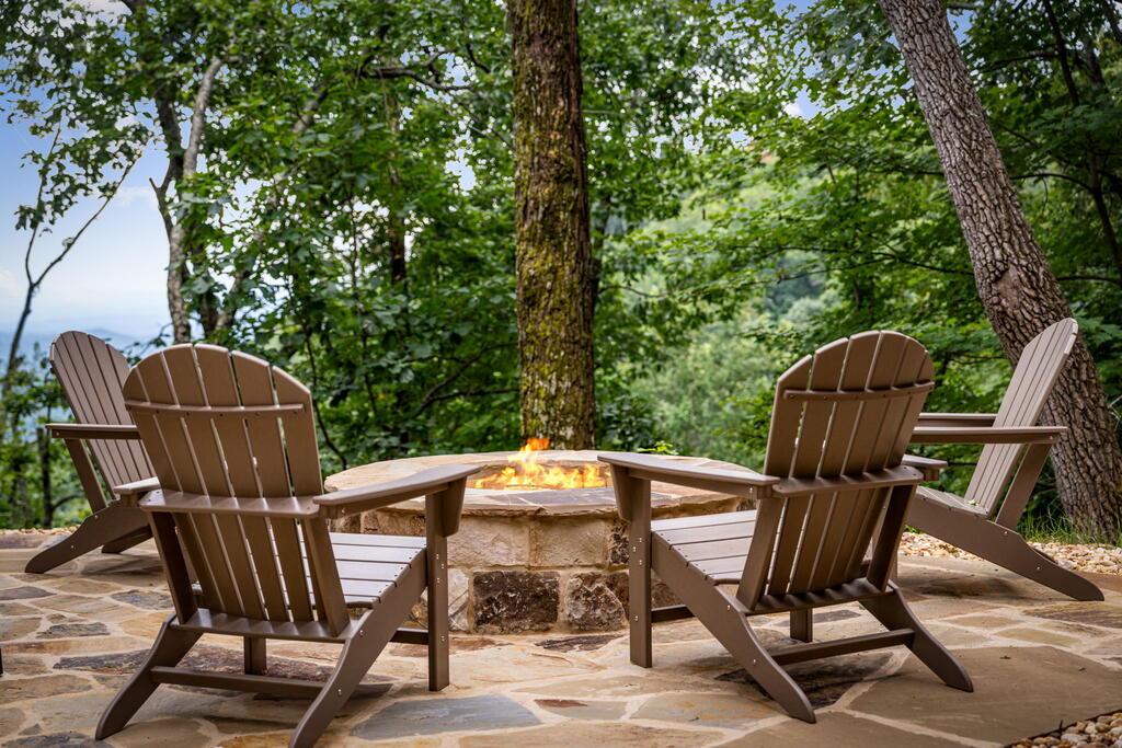 380 Utana Bluffs Trail