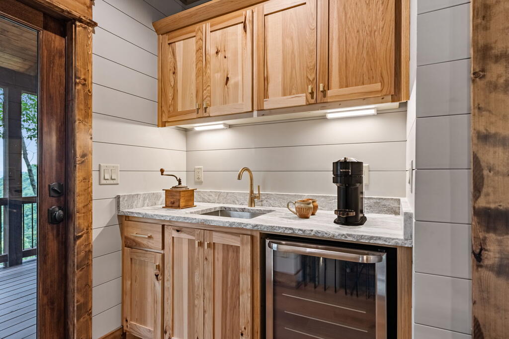 380 Utana Bluffs Trail