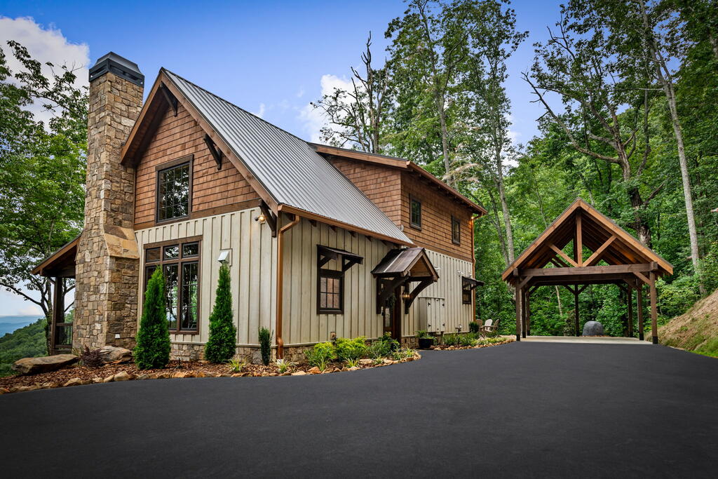 380 Utana Bluffs Trail