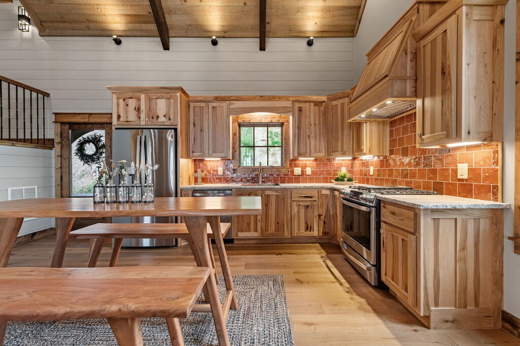 380 Utana Bluffs Trail