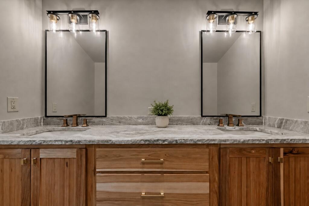 380 Utana Bluffs Trail