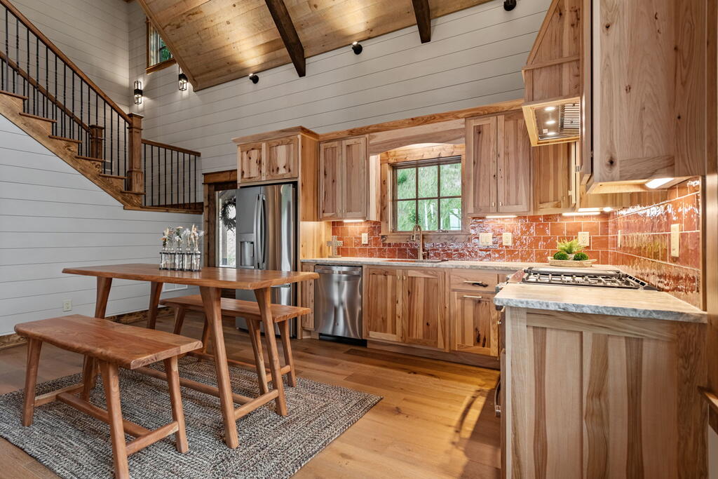 380 Utana Bluffs Trail