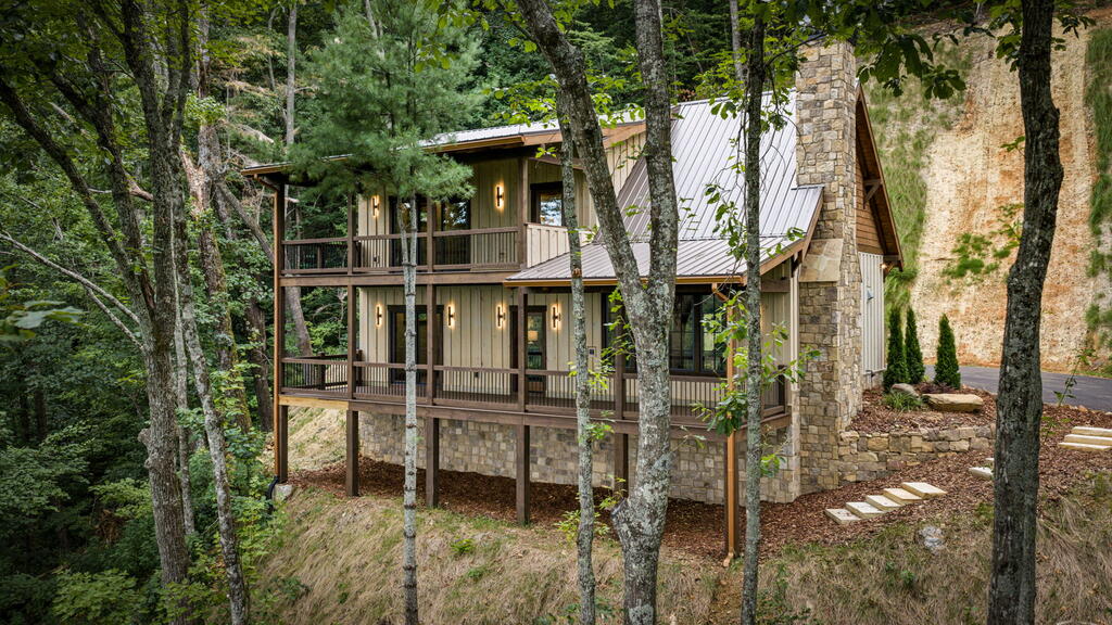 380 Utana Bluffs Trail