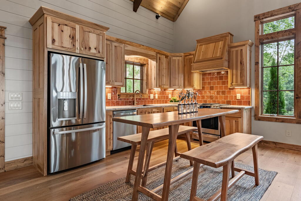380 Utana Bluffs Trail