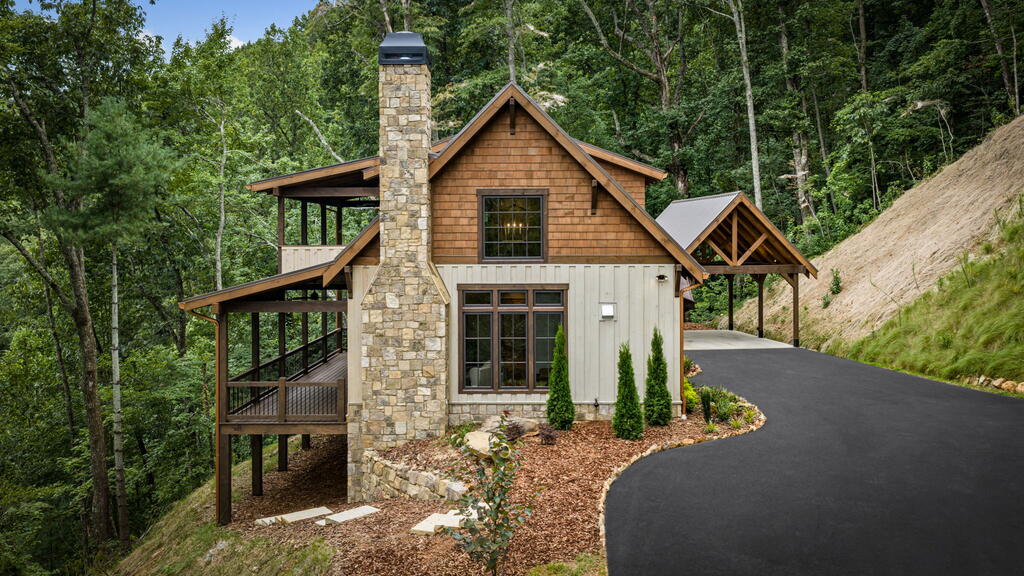 380 Utana Bluffs Trail