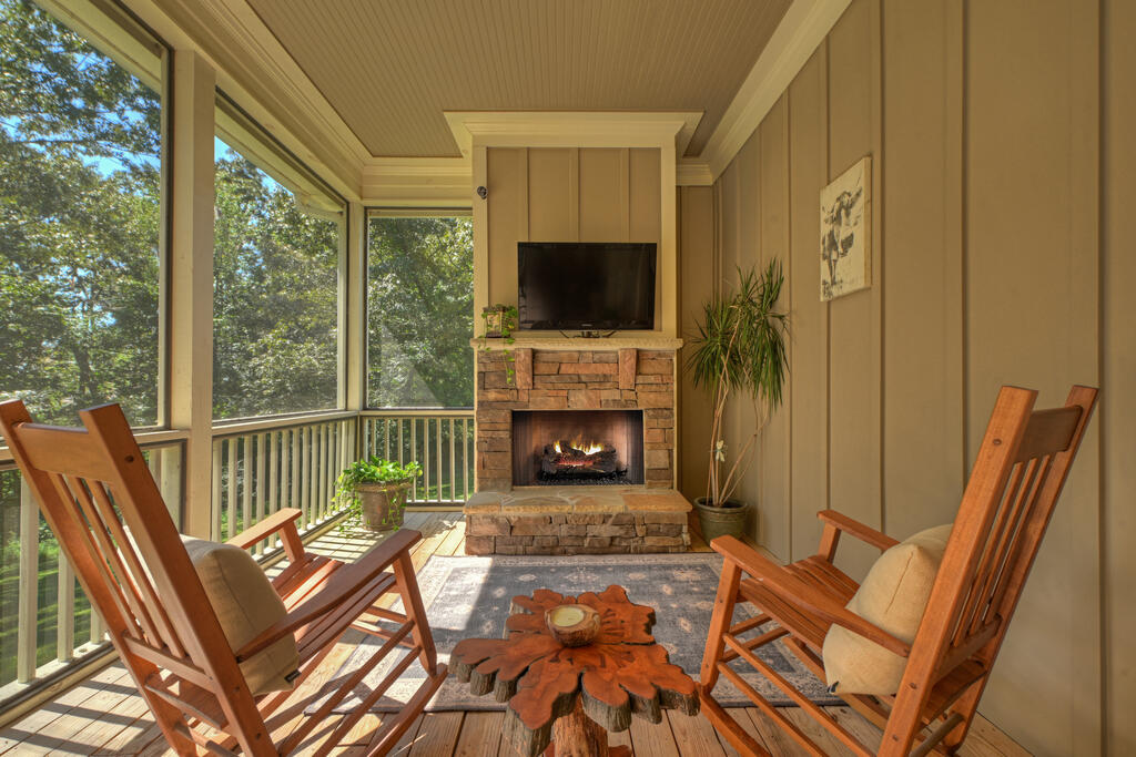2703 Hwy 382w