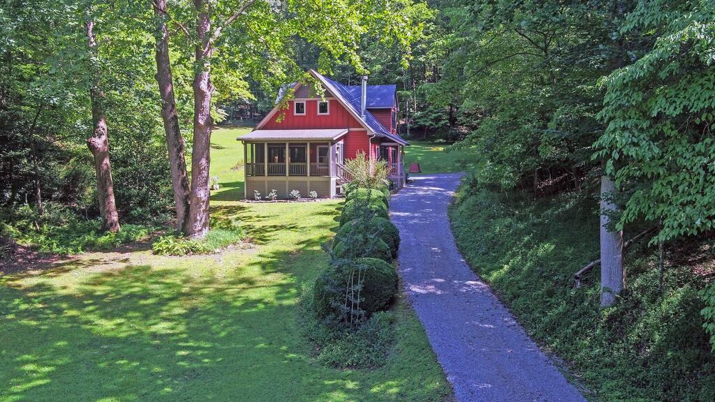 1374 Lucius Road