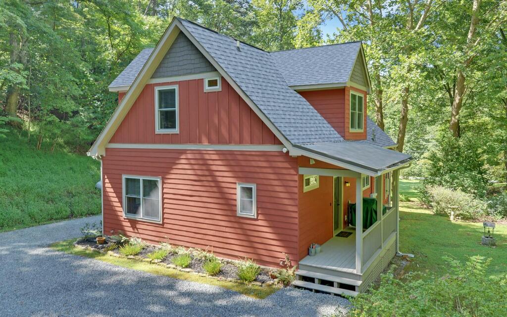 1374 Lucius Road