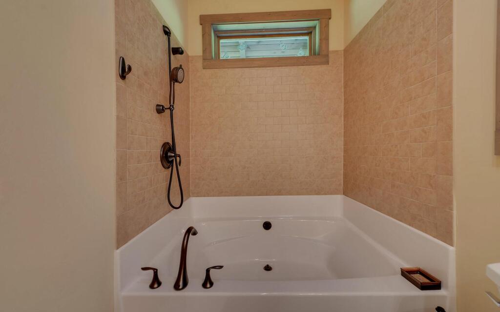 1374 Lucius Road