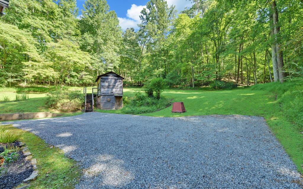 1374 Lucius Road
