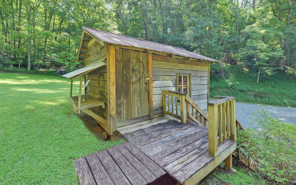 1374 Lucius Road