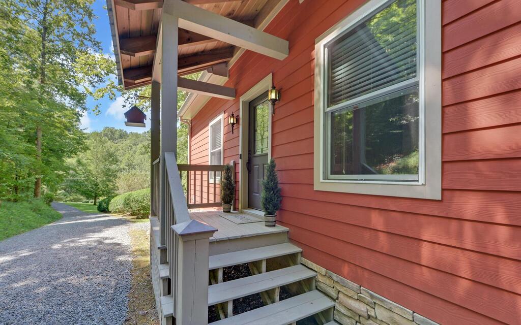1374 Lucius Road