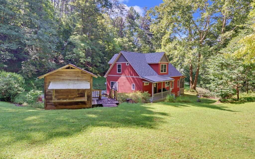 1374 Lucius Road