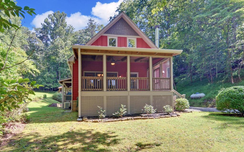 1374 Lucius Road
