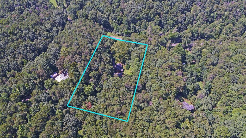 1374 Lucius Road