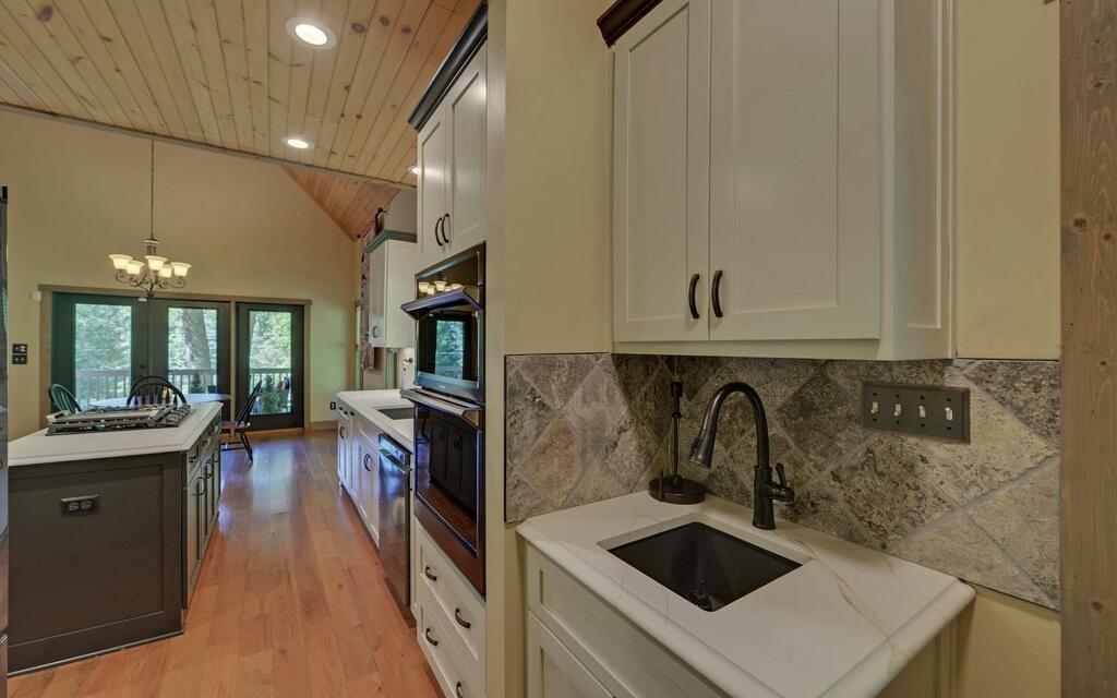 1374 Lucius Road